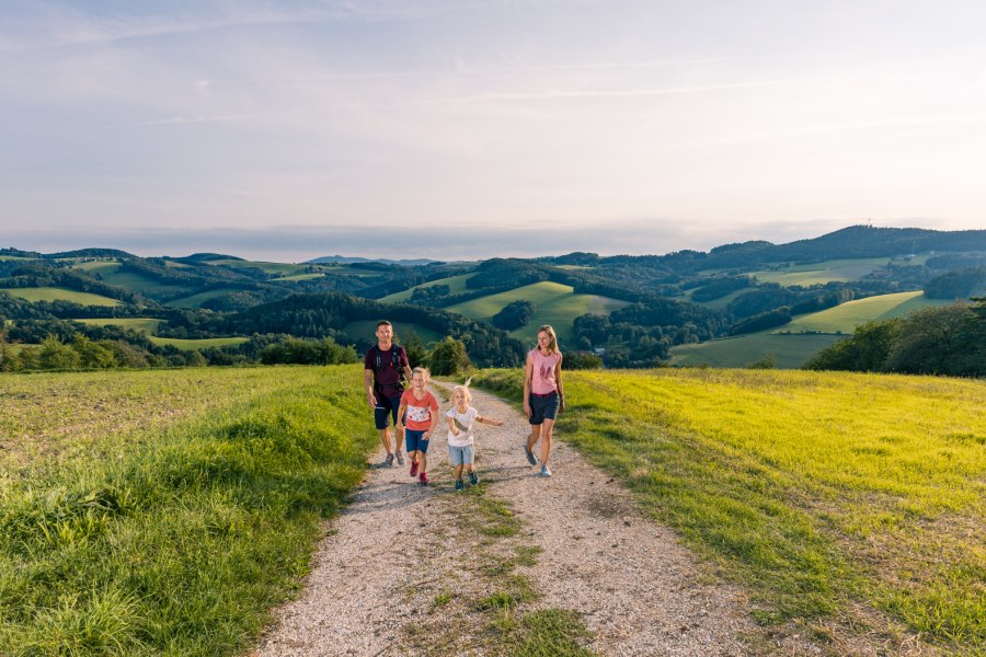 Weitwandern am Rosalia Rundwanderweg, © Wiener Alpen, Martin Fülöp